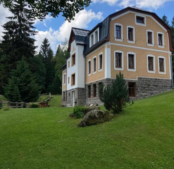 بنسيون Tichá říčka