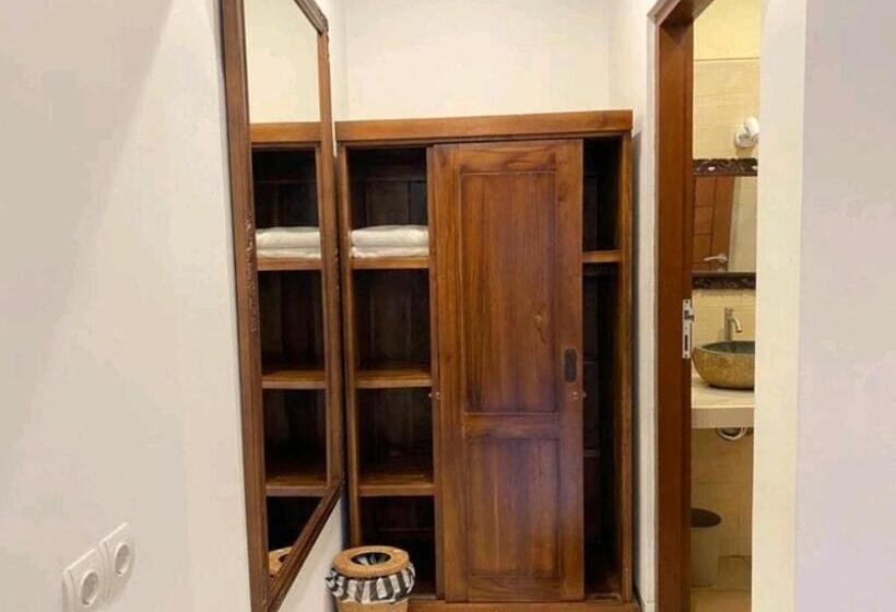 פנסיון Villa Popolan And Guest House