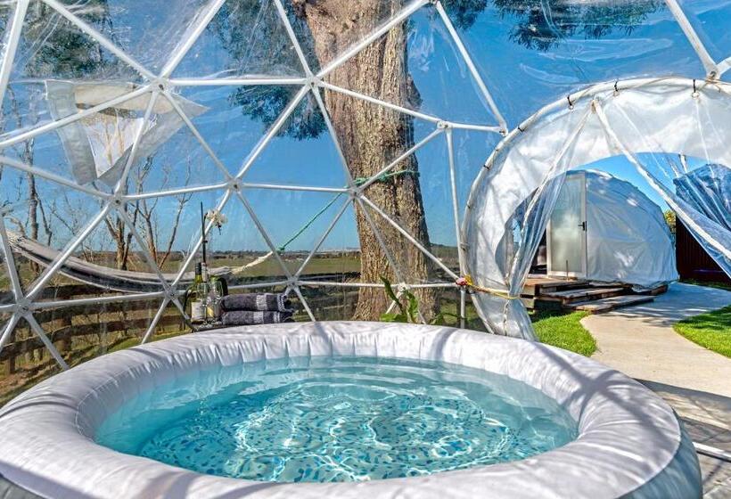 استراحتگاه Black Label Retreats