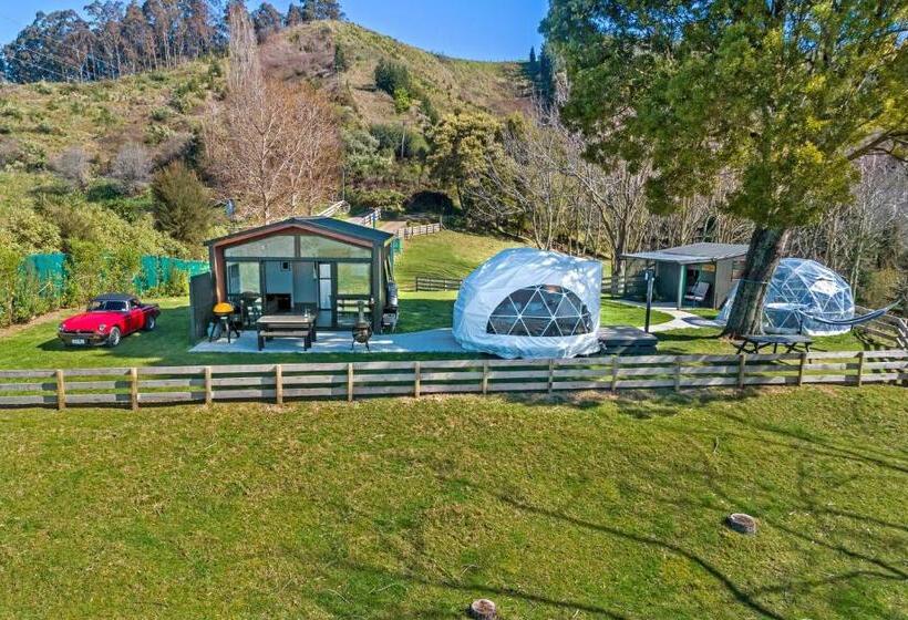 استراحتگاه Black Label Retreats