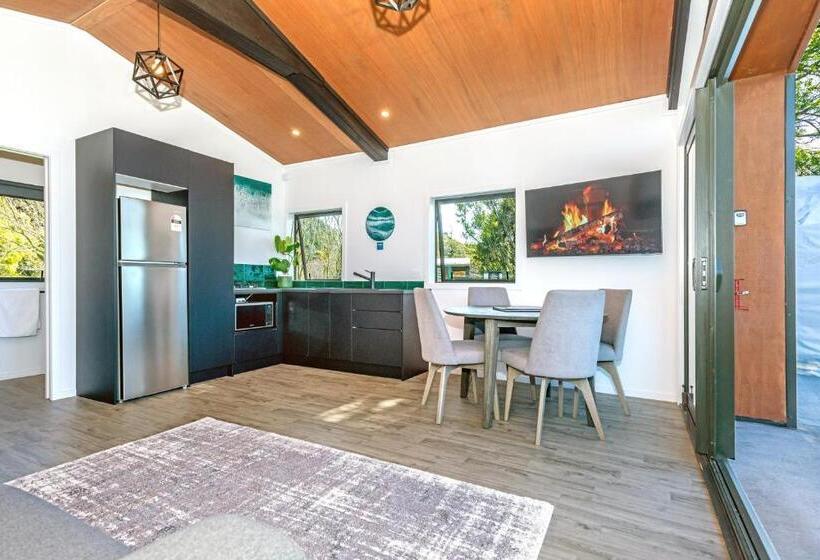 استراحتگاه Black Label Retreats