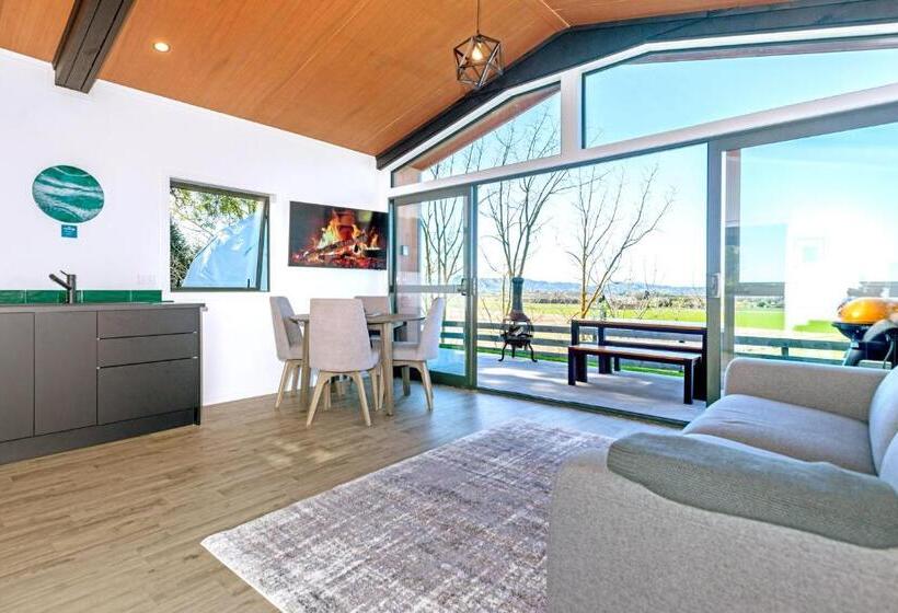 استراحتگاه Black Label Retreats