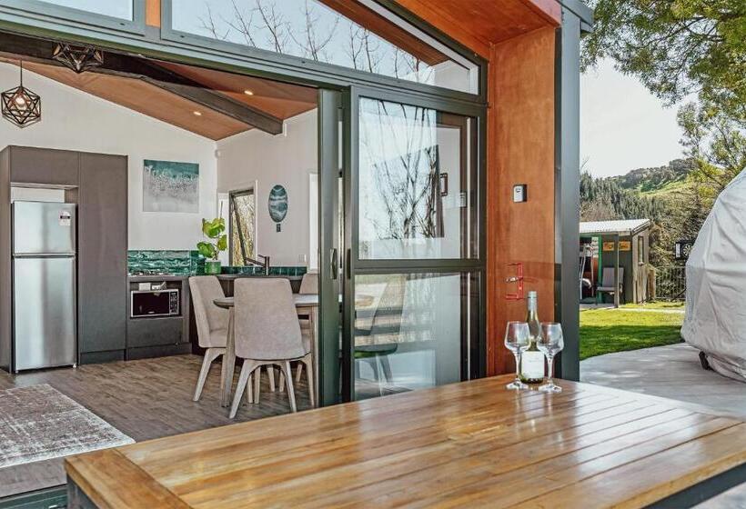 استراحتگاه Black Label Retreats