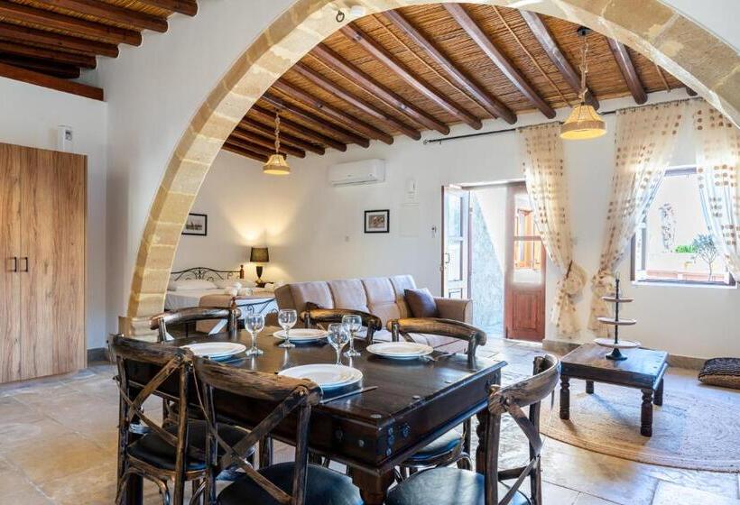 Stone Court Boutique Studios