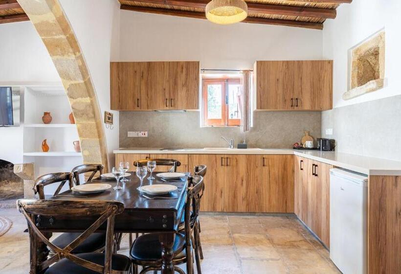 Stone Court Boutique Studios