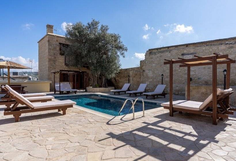 Stone Court Boutique Studios