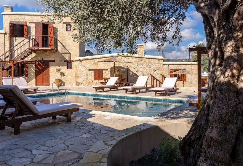 Stone Court Boutique Studios