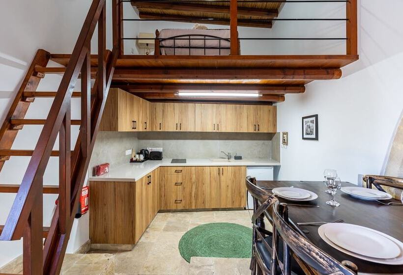 Stone Court Boutique Studios