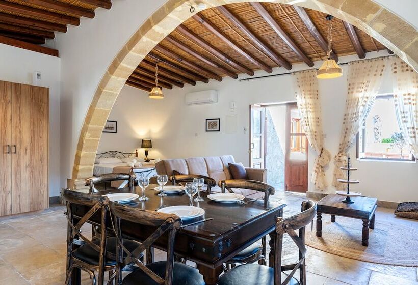 Stone Court Boutique Studios