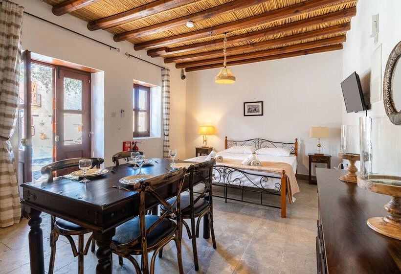 Stone Court Boutique Studios