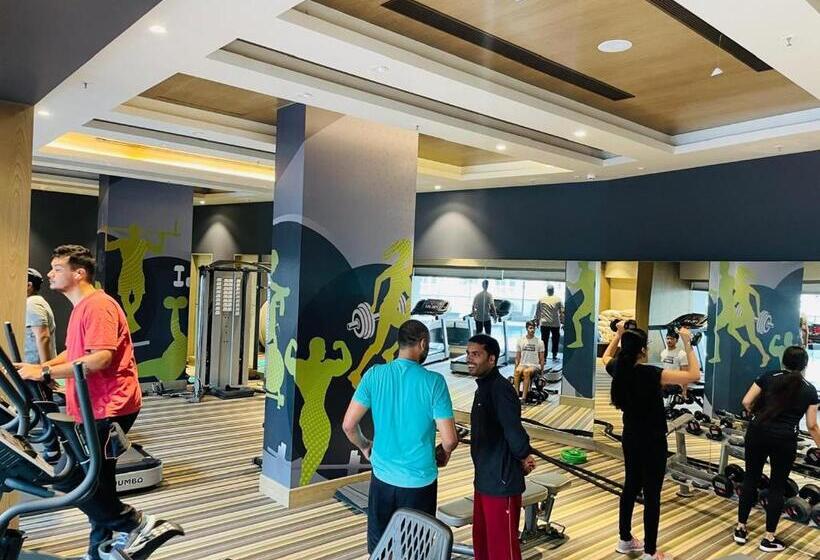 The Pearl   Couple Friendly