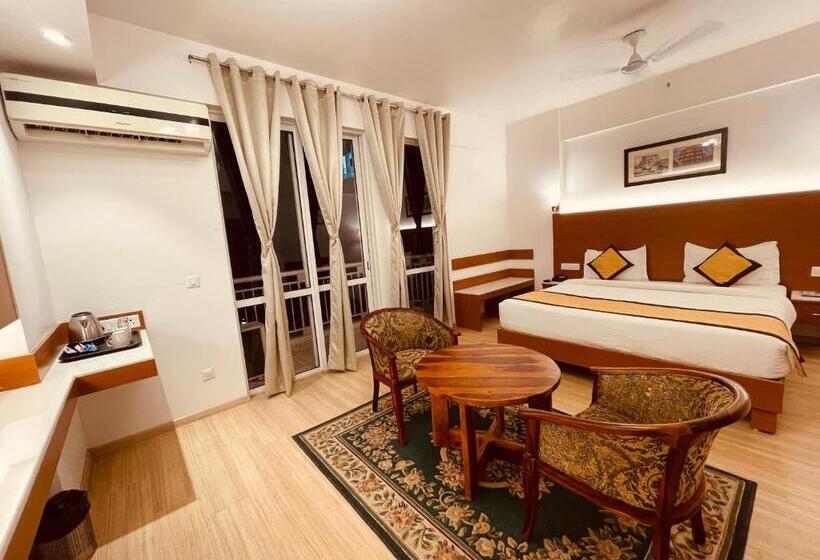 The Pearl   Couple Friendly