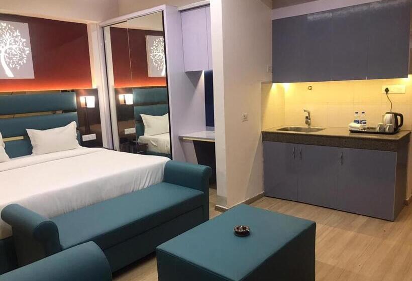 The Pearl   Couple Friendly