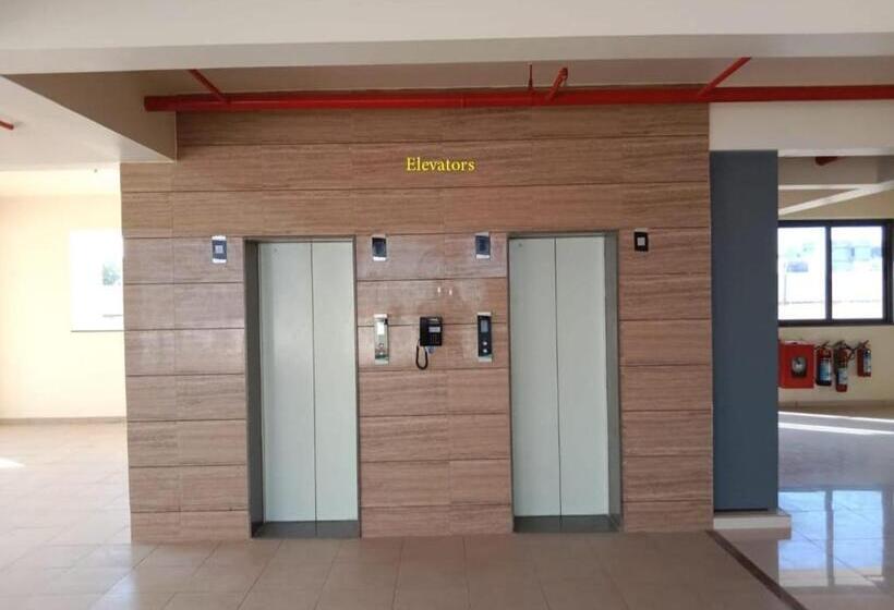 הוסטל Geeta Residency