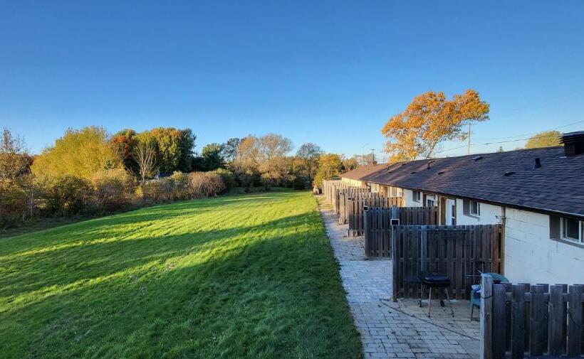 فندق صغير Happyland Inn