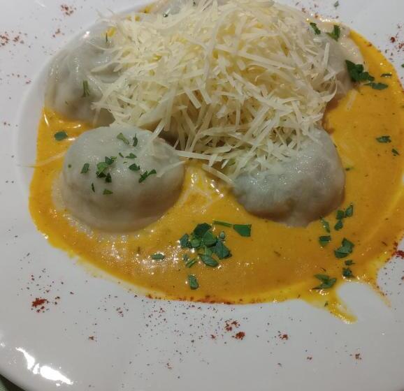 Общежитие Hostal La Casa