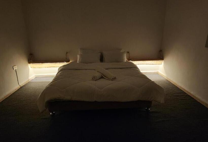 هاستل The Cousins