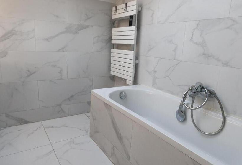 住宿加早餐  Chambre D Hôte Fleurie