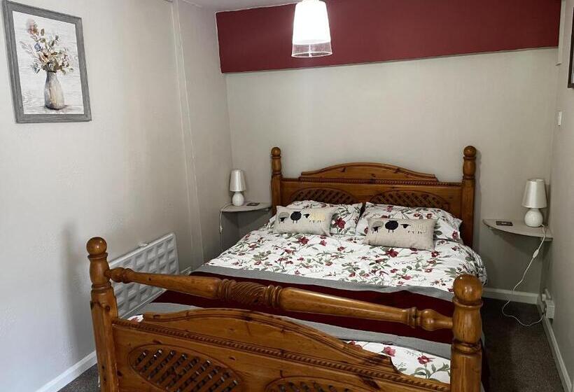 Bed and Breakfast Crown & Anchor