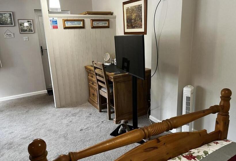 Bed and Breakfast Crown & Anchor