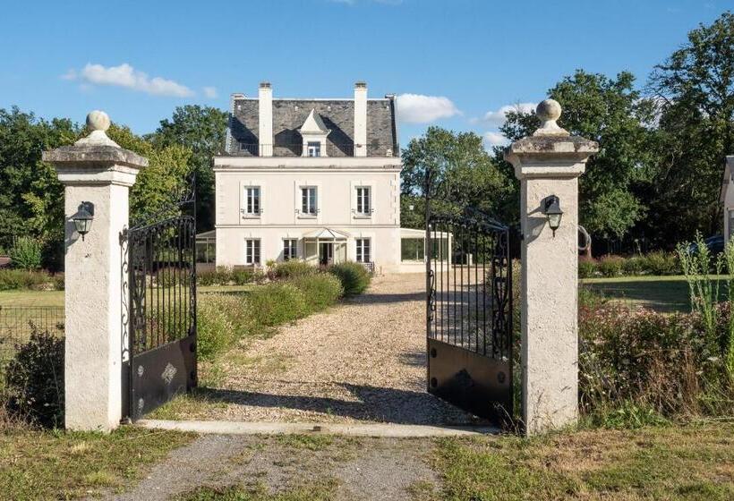 ベッドアンドブレックファースト Manoir Du Val Fouzon