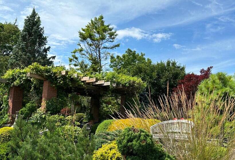 住宿加早餐  The Wind In The Willows   Luxury Lakefront Oasis