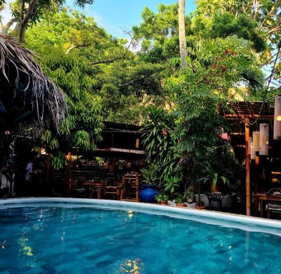 Big Apple Dive Resort