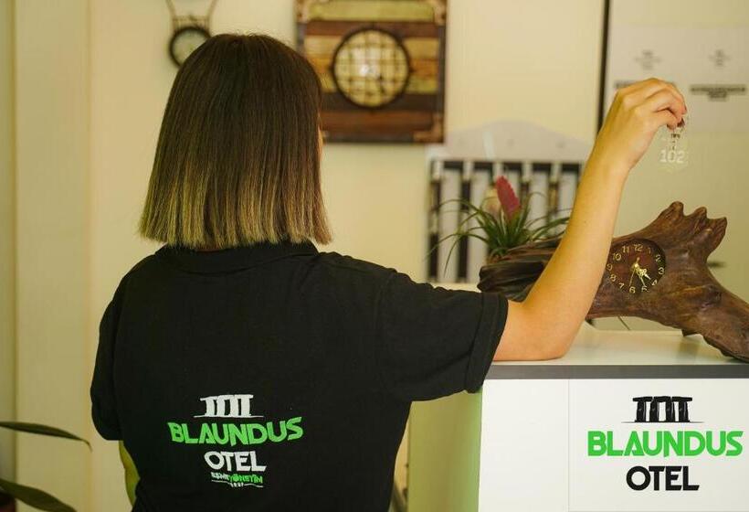 Blaundus Otel