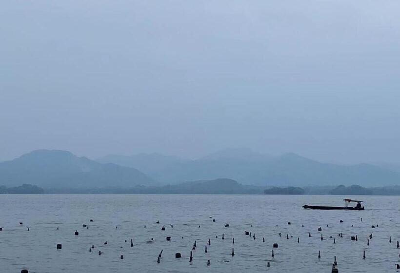 Chengdong Yishu Inn Youth Hostel