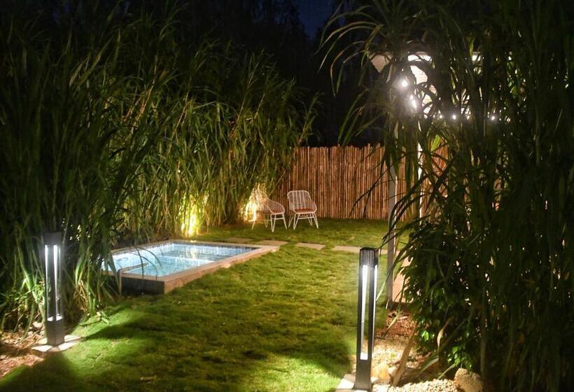 Clapping Leaves Resort