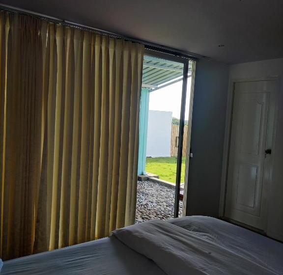 Clapping Leaves Resort