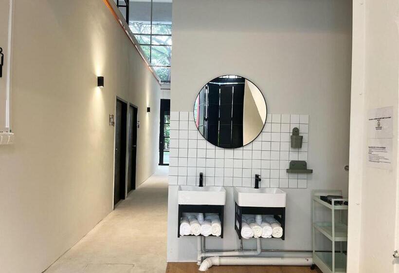 Code Hostel At Lavender