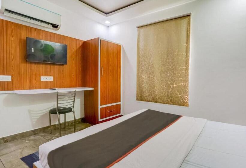 Collection O Mukur Hotel And Restaurant