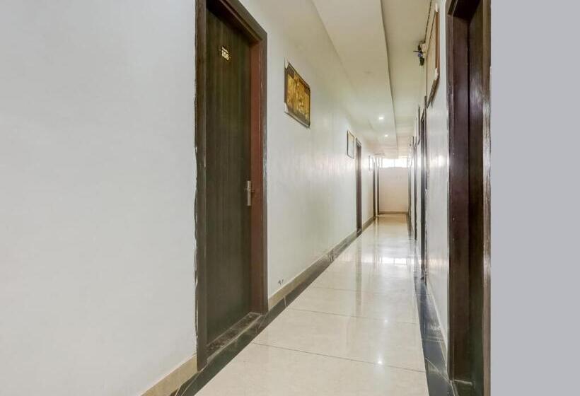 Collection O Mukur Hotel And Restaurant