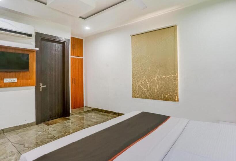 Collection O Mukur Hotel And Restaurant