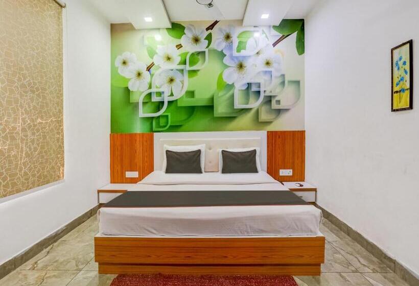 Collection O Mukur Hotel And Restaurant