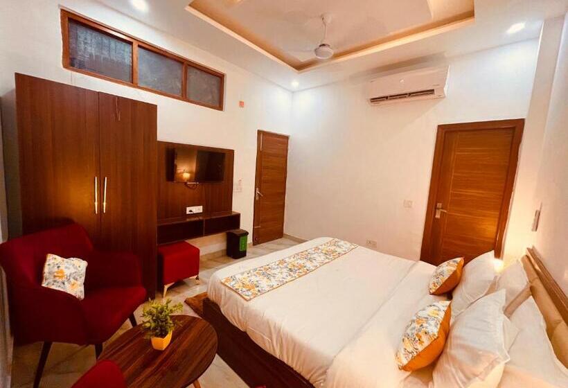 Elena Triple Lodge, Zirakpur   Hotel Of The Year