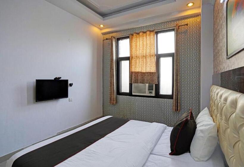 ホテル Admire Inn Noida Sector 50