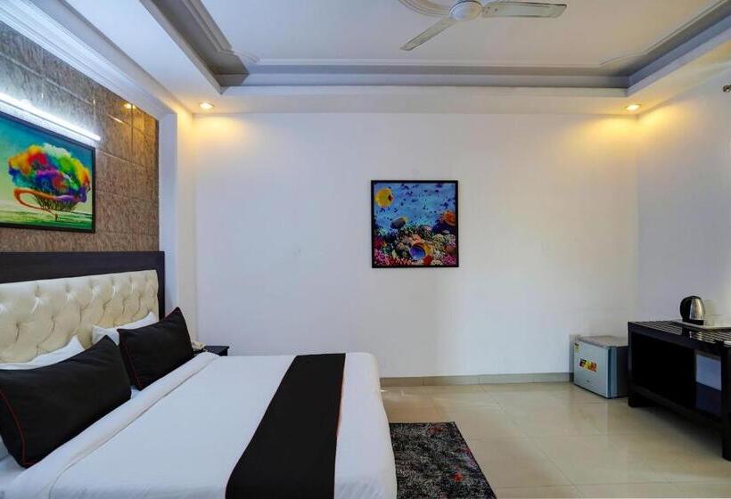 ホテル Admire Inn Noida Sector 50