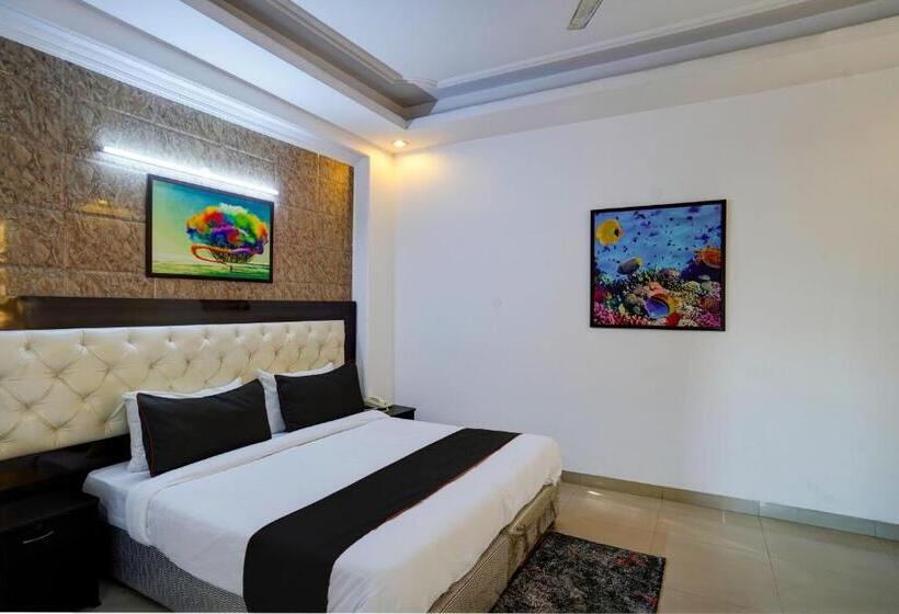 ホテル Admire Inn Noida Sector 50