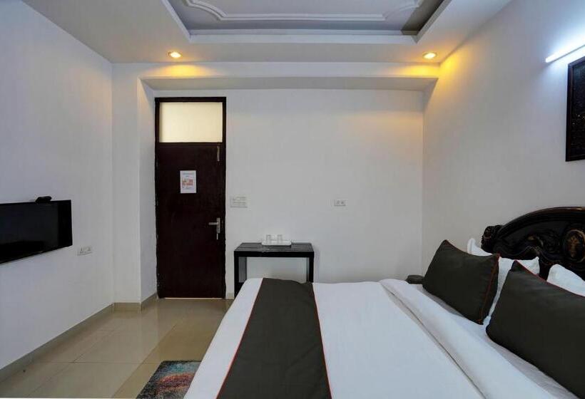 ホテル Admire Inn Noida Sector 50