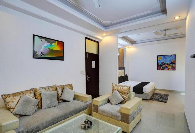 ホテル Admire Inn Noida Sector 50