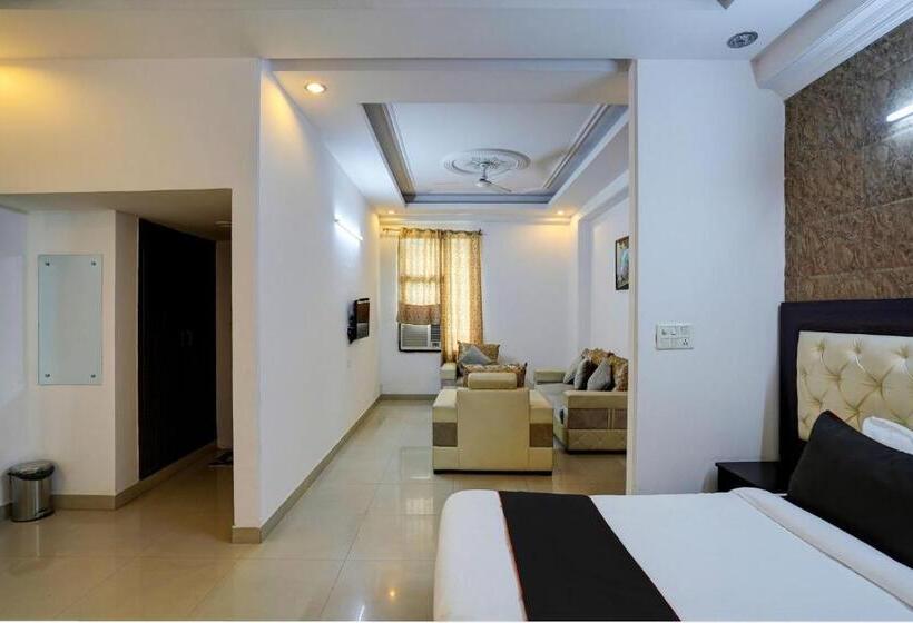 ホテル Admire Inn Noida Sector 50