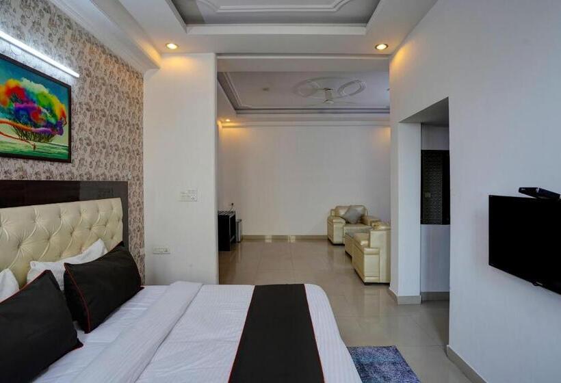 ホテル Admire Inn Noida Sector 50