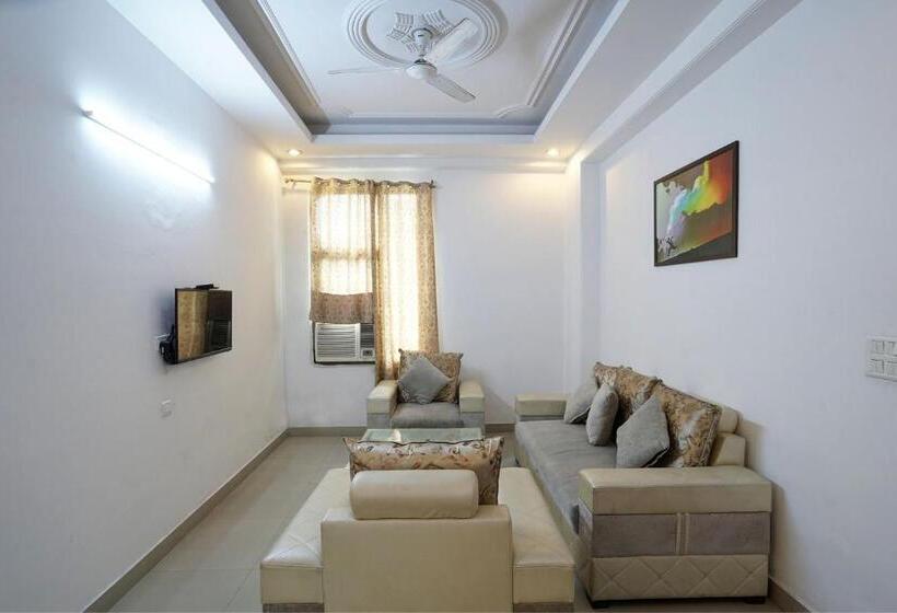 ホテル Admire Inn Noida Sector 50