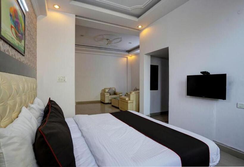 ホテル Admire Inn Noida Sector 50