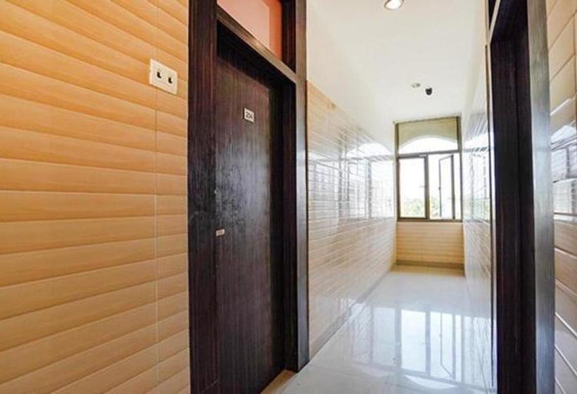 ホテル Admire Inn Noida Sector 50