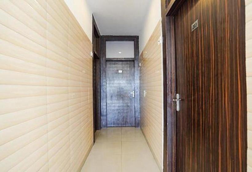 ホテル Admire Inn Noida Sector 50