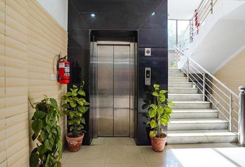 ホテル Admire Inn Noida Sector 50