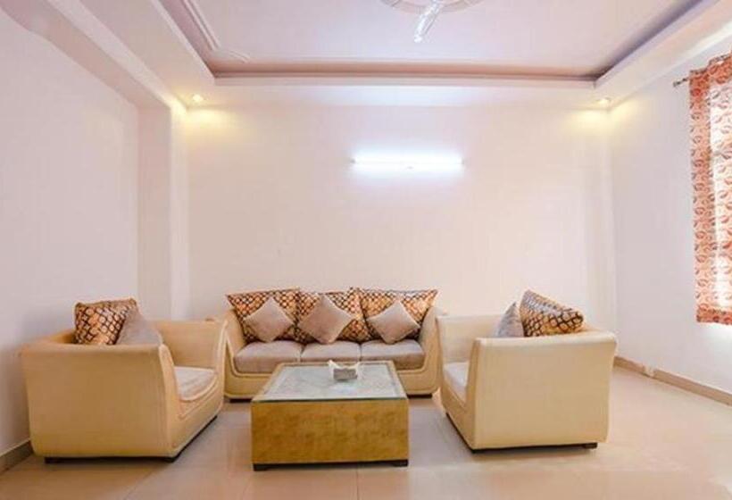 ホテル Admire Inn Noida Sector 50